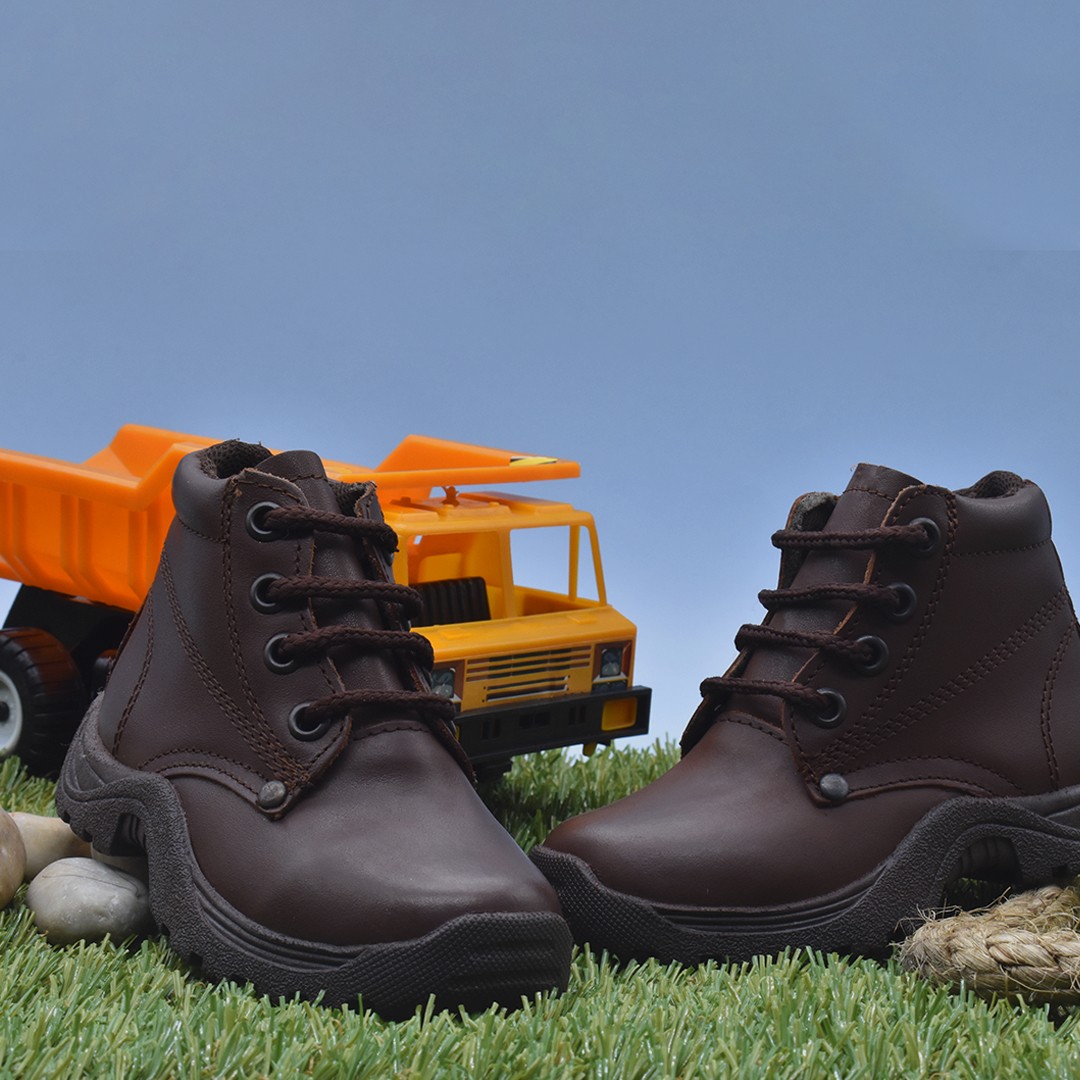 Children's Brown Boots Model 810