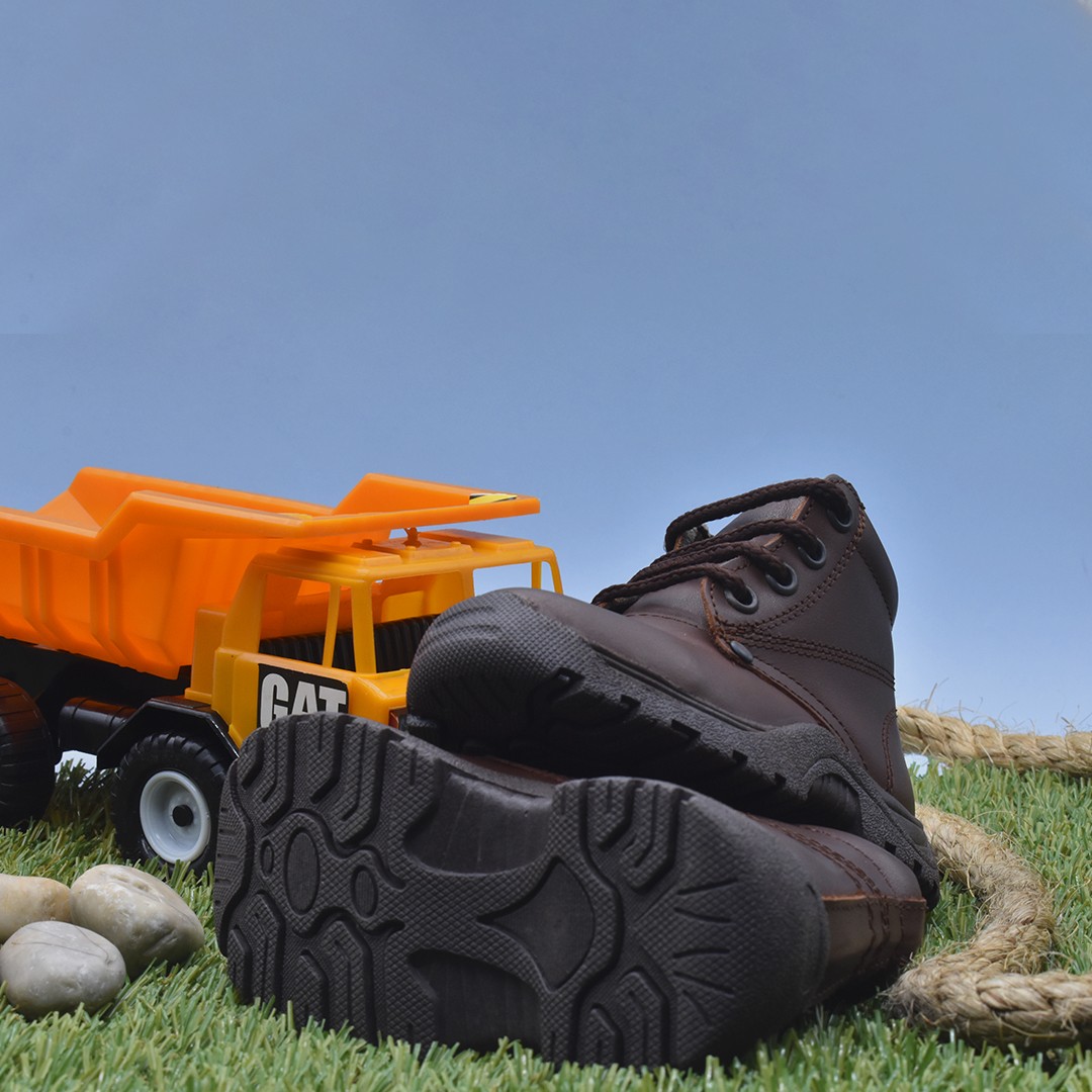 Children's Brown Boots Model 810