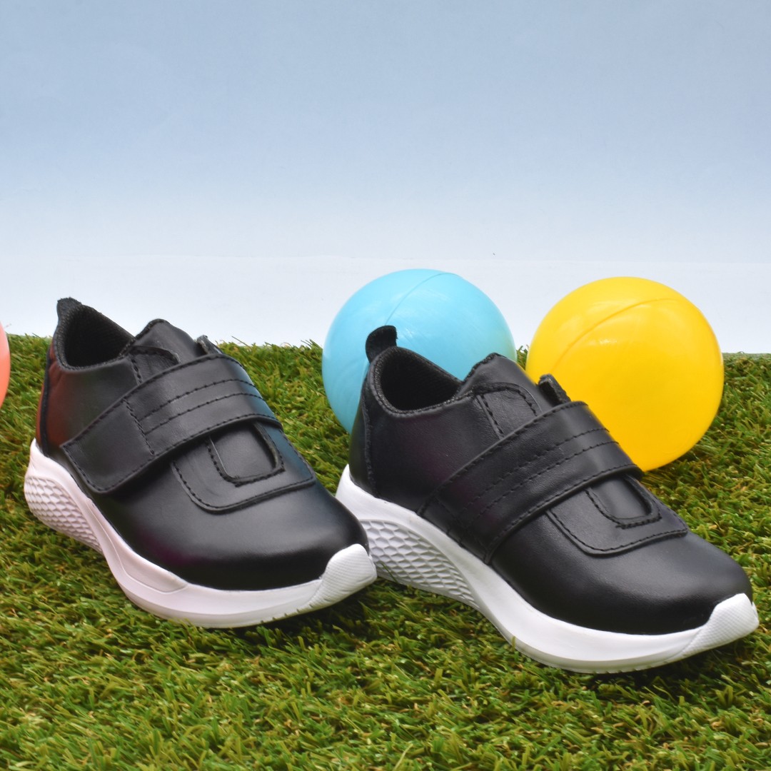 Children's black tennis Model 535