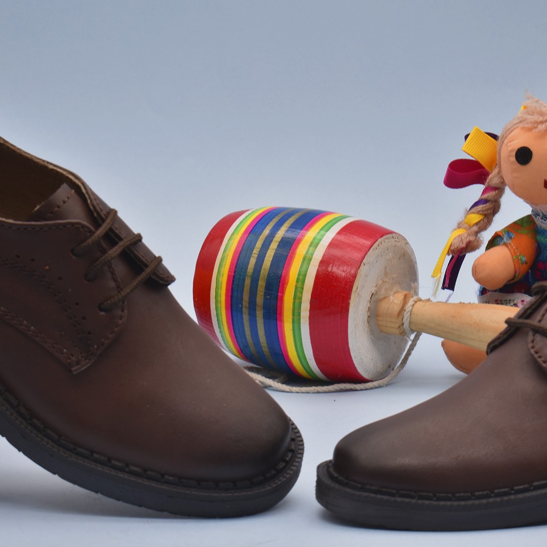 Children's brown shoes Model 400