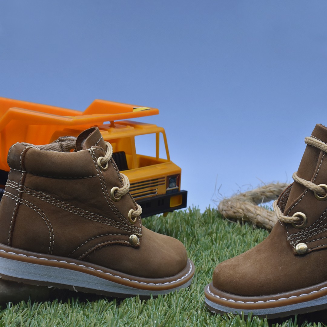 Children's hazel boots Model 810-P