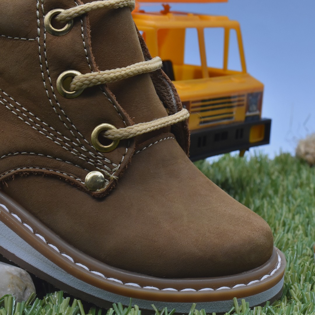 Children's hazel boots Model 810-P