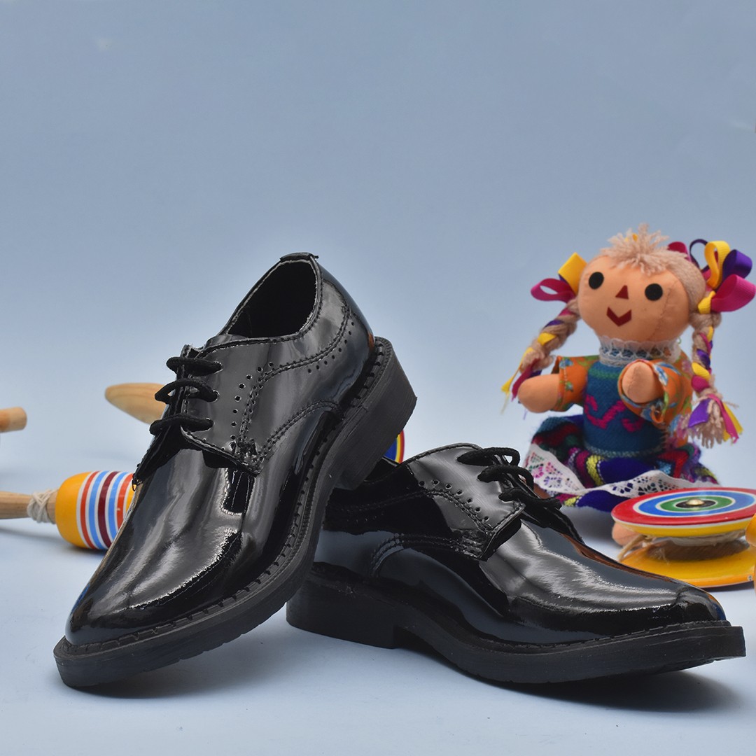 Children's patent-leather black shoes Model 400