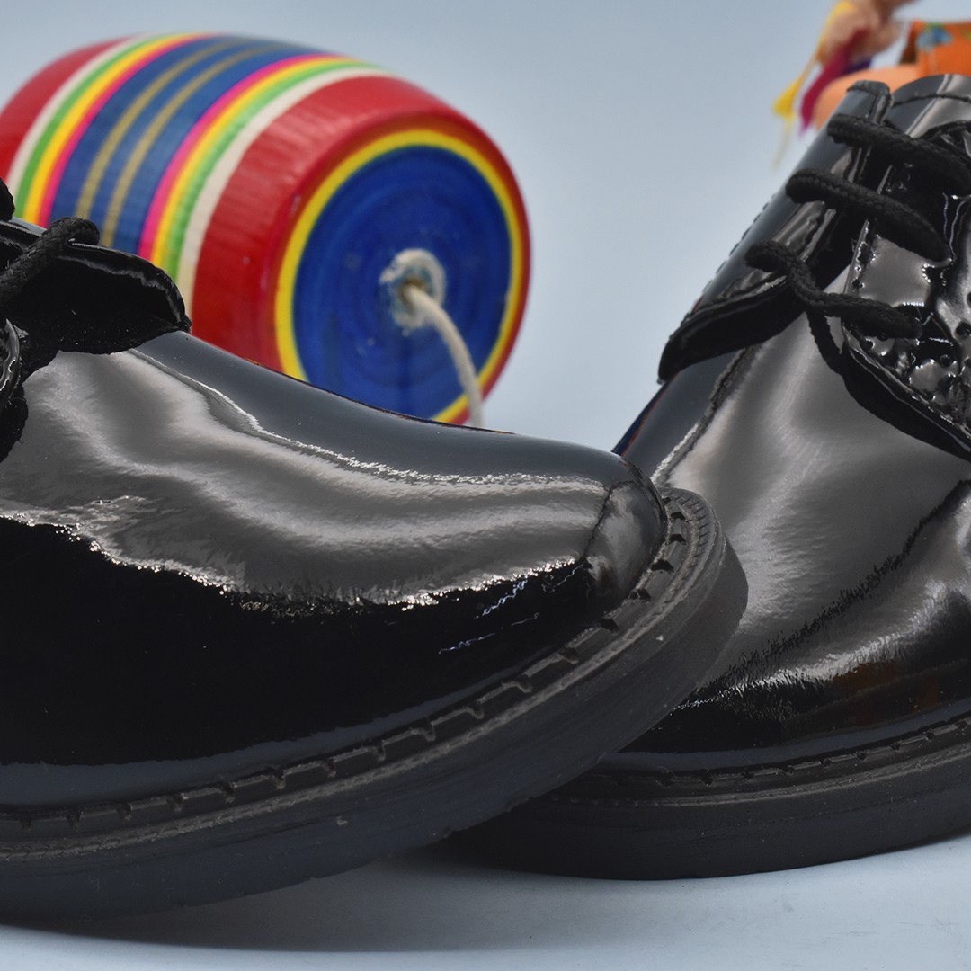 Children's patent-leather black shoes Model 400