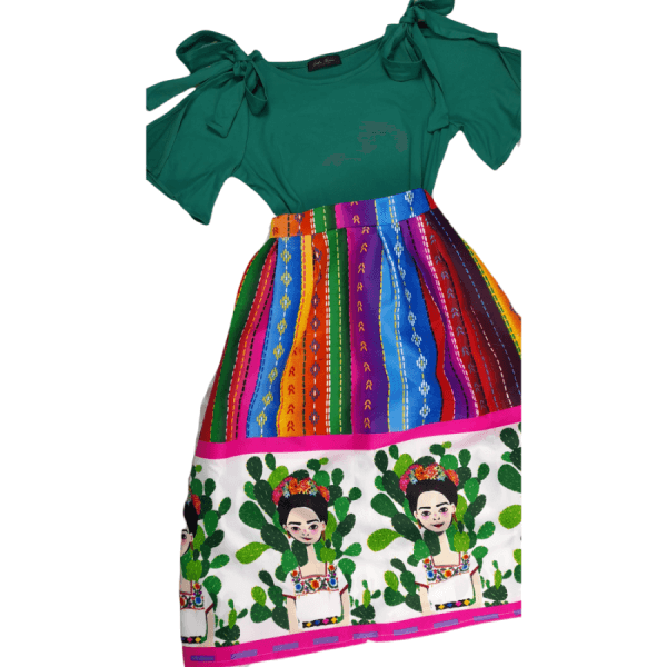 Short-sleeved blouse with frida khalo print Mexican skirt set